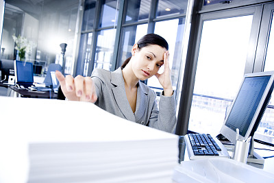 如何判断是否存在劳动关系？